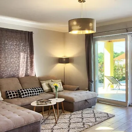 Villa Beautiful Ii With Pool Near The Aquapark In Porec Mugeba