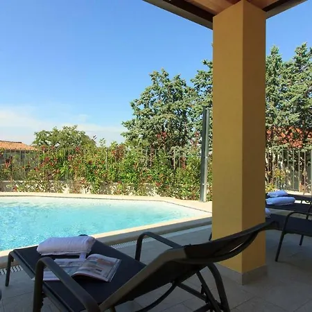 别墅 Beautiful Ii With Pool Near The Aquapark In Porec